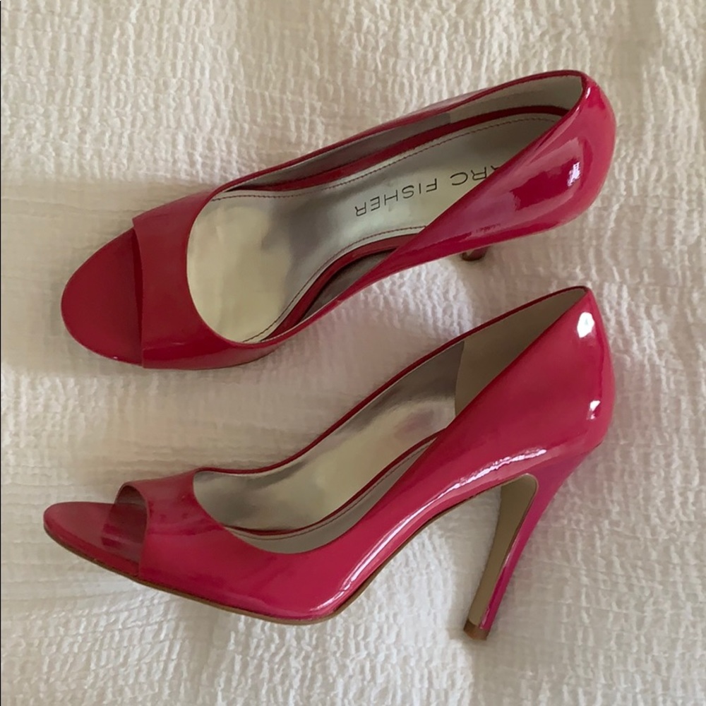 Marc Fisher pink pumps